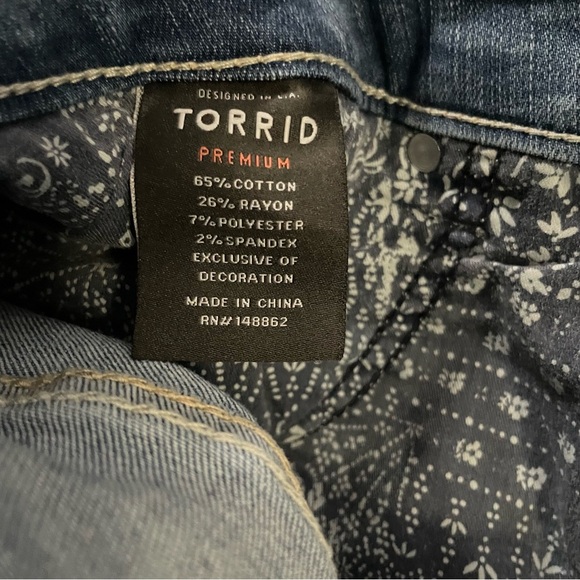 TORRID High Rise Curvy Skinny Jean - Light Wash Size 24T - Picture 10 of 11